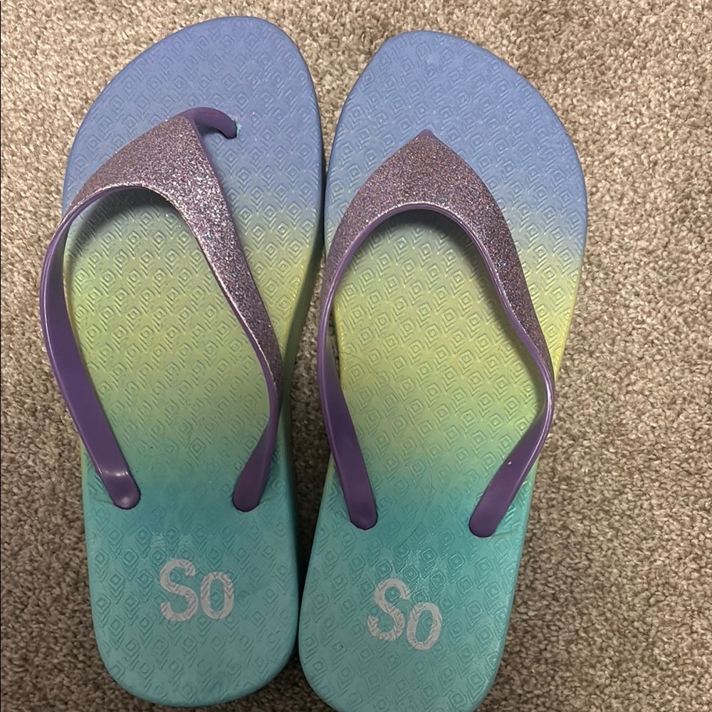 SO Vibrant Gradient Flip Flops with Purple Straps